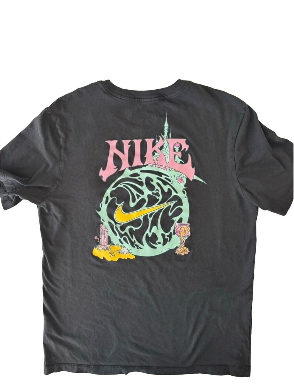 Nike Fantasy Graphic Tee Men’s M Anthracite Crystal Ball DR7986-060 Streetwear